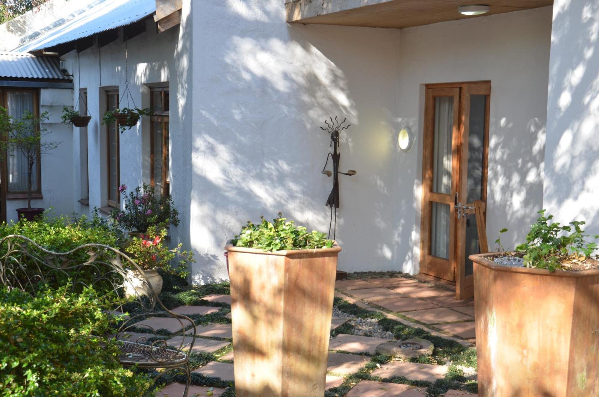 Bed & Breakfast In Hatfield Bed and Breakfast Pretoria-Noord Buitenkant foto