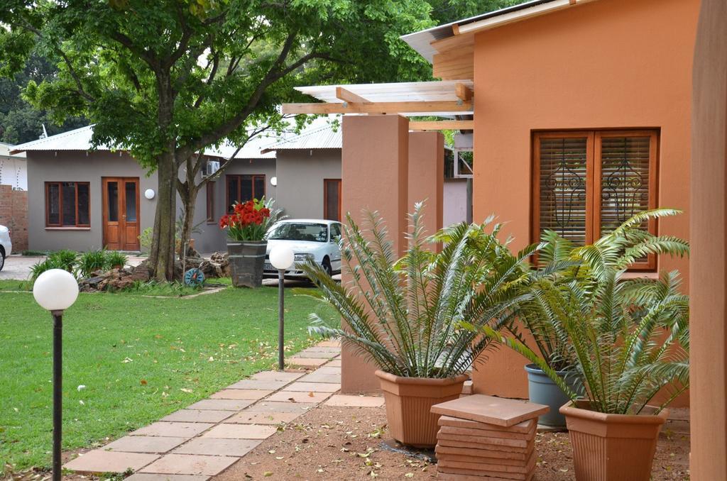 Bed & Breakfast In Hatfield Bed and Breakfast Pretoria-Noord Buitenkant foto