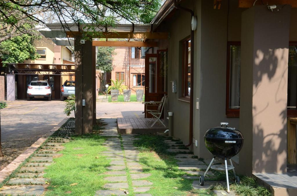 Bed & Breakfast In Hatfield Bed and Breakfast Pretoria-Noord Buitenkant foto