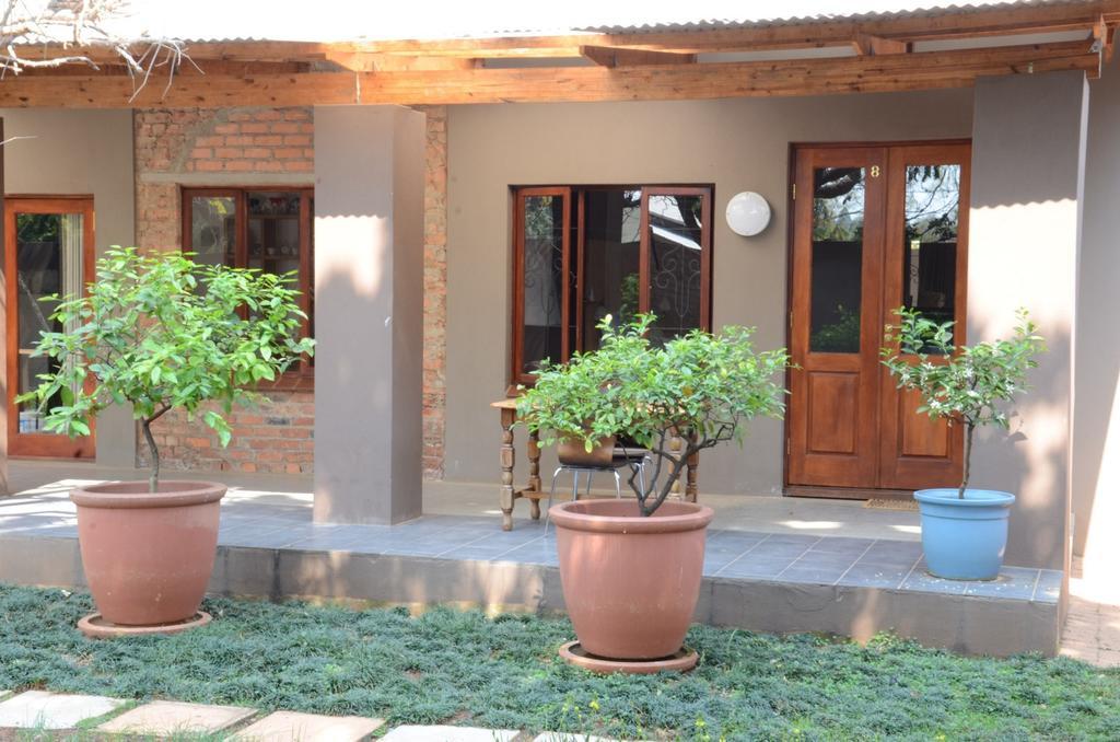 Bed & Breakfast In Hatfield Bed and Breakfast Pretoria-Noord Buitenkant foto