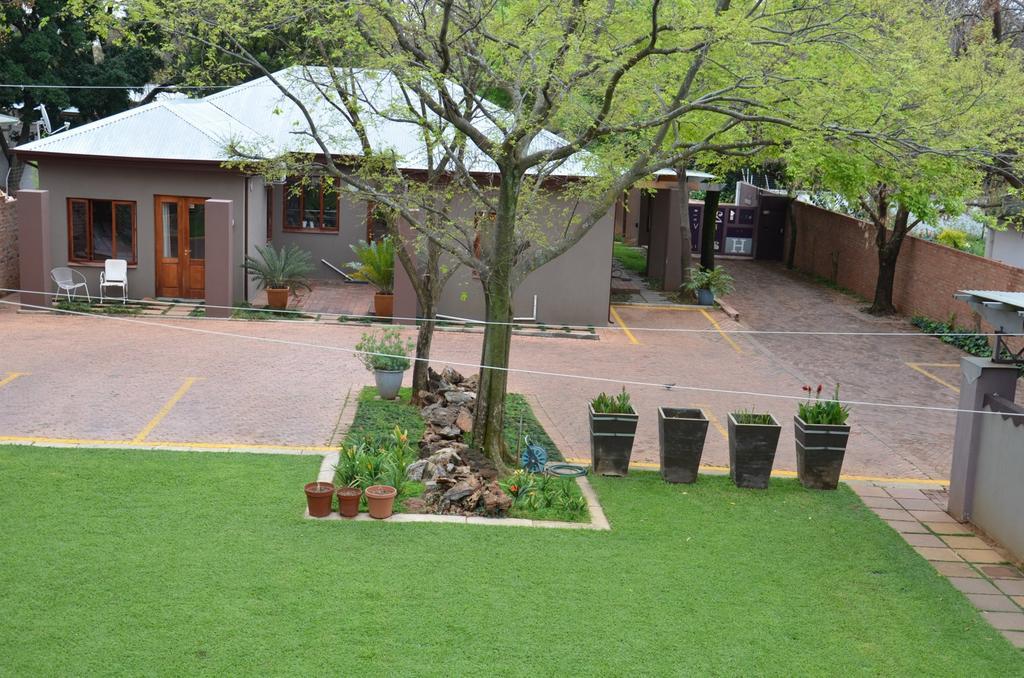 Bed & Breakfast In Hatfield Bed and Breakfast Pretoria-Noord Buitenkant foto